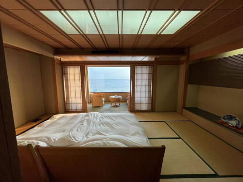 客室和ベッド（一例）