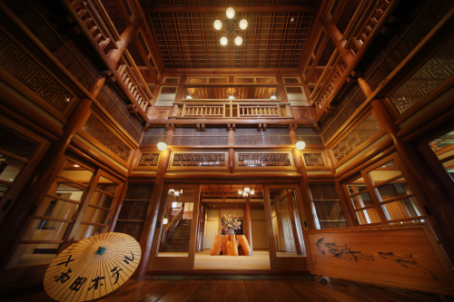 【本館】玄関吹抜け