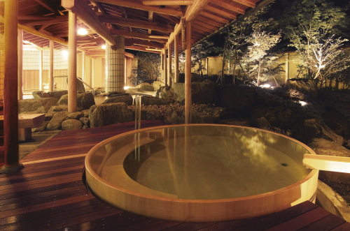 露天風呂「ひのき樽風呂」