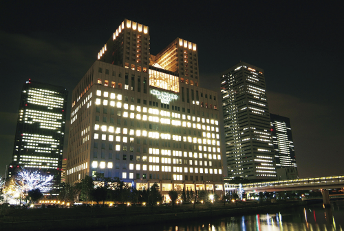 ホテル外観（夜）