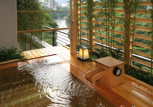 露天風呂から鬼怒川を望む