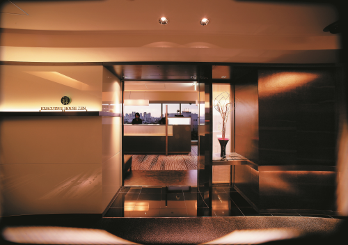 「エグゼクティブハウス  禅」　ラウンジエントランス