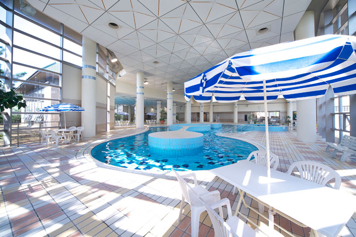 屋内温水プール