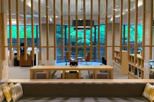 ロビー・ライブラリー