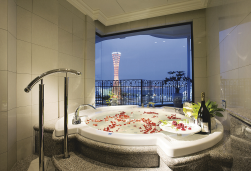 客室・バスルーム（一例）※お花・お酒はつきません