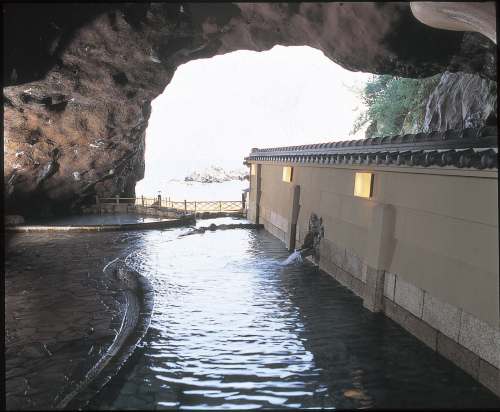露天風呂「忘帰洞」