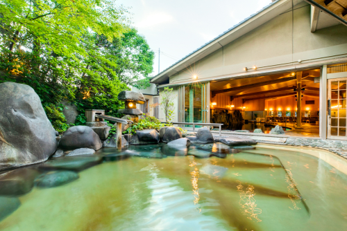露天風呂「木肌の湯」（男性用）