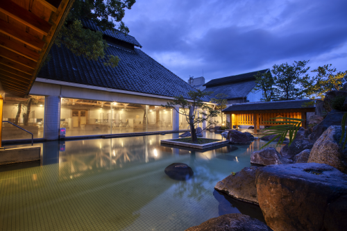 露天風呂「楠湯殿」